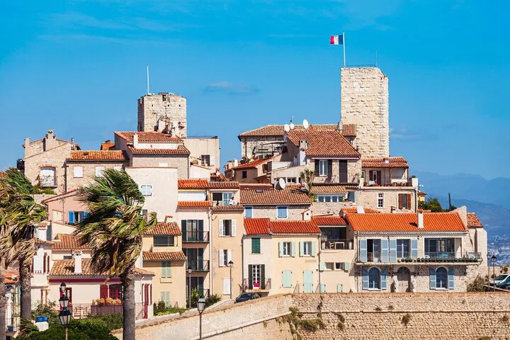 Uncover Antibes' Hidden Gems: A Local's 60-Minute Walking Tour