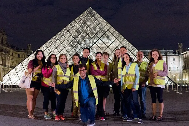 Paris Evening Bike & Seine Cruise: A Luminous City Adventure