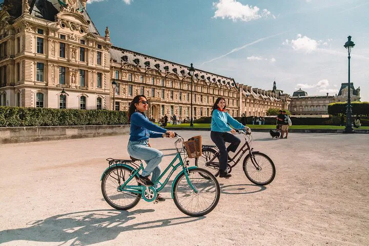 Paris Bike Tour: See Top Sights in 4 Hours!