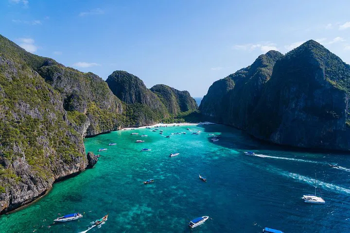 Phuket's Phi Phi Islands: A Daytime Voyage to Paradise