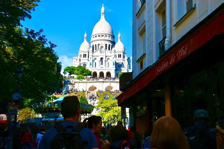 Uncover Paris's Charm: A Comprehensive 5-Hour Walking Adventure