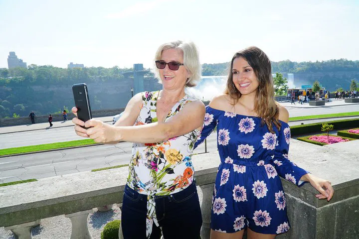 Niagara Falls Luxury Escape: Intimate Tour from Toronto