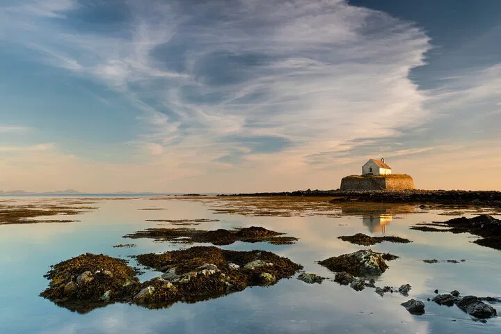 Unlock Anglesey's Secrets: A 7-Day Treasure Hunt Adventure!