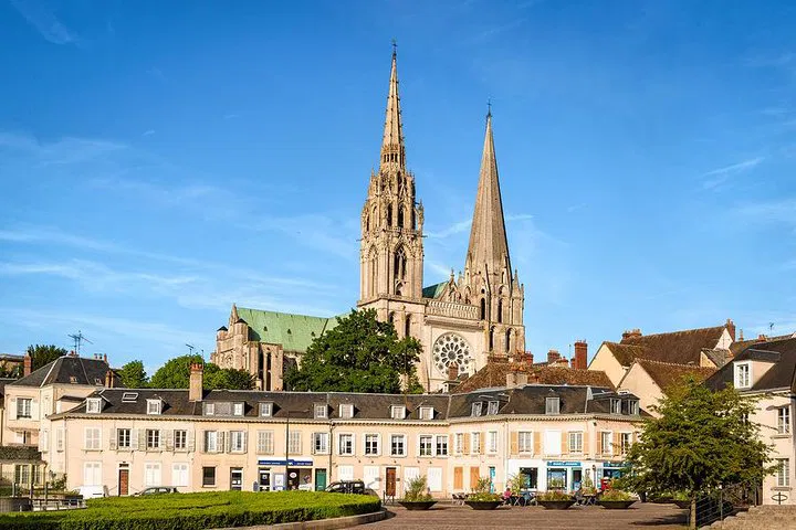 Chartres Cathedral: A Luxurious Private Historical Pilgrimage from Paris