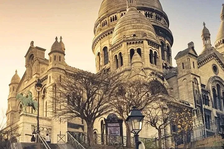 Uncover the Secrets of Montmartre: A Parisian Artistic Journey