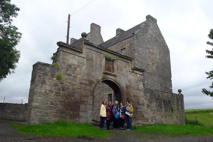 Outlander Tour from Glasgow: Step into TV History!