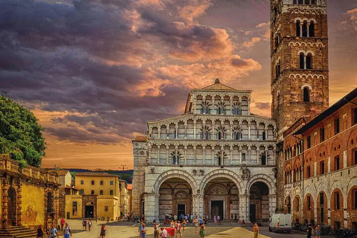 Lucca Local's Walking Tour: Audio Guide & Hidden Gems