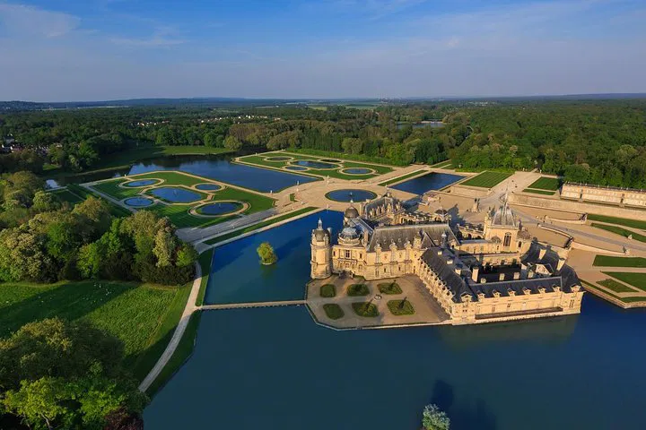 Stress-Free Paris Arrival: Private Transfer from CDG to Chantilly