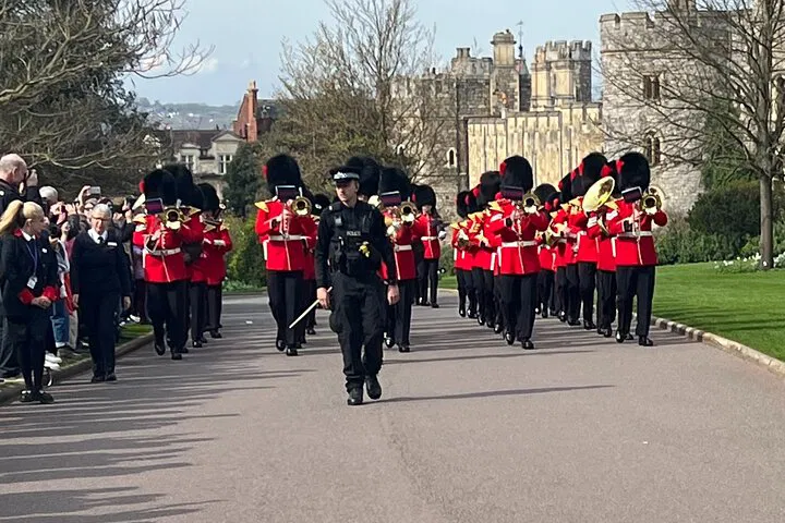 Royal Escapade: Luxurious Windsor Castle Private Car Tour