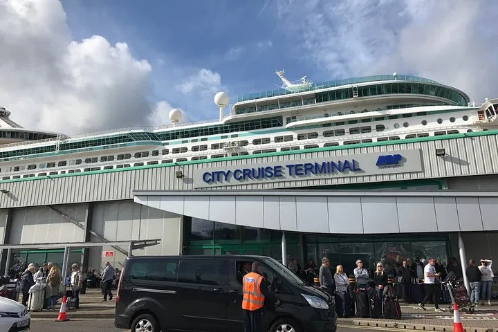 Stress-Free Southampton-London Transfers: Cruise to City Airport in Style