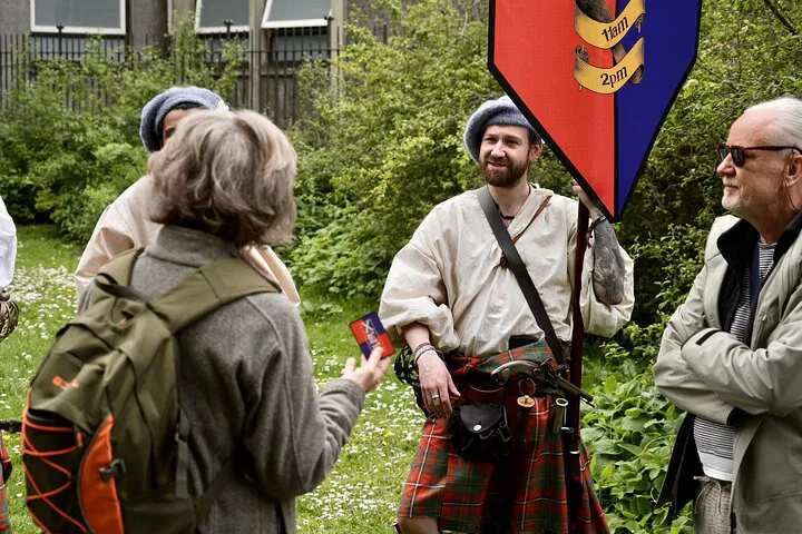 Relive Outlander: Edinburgh's Historical Journey