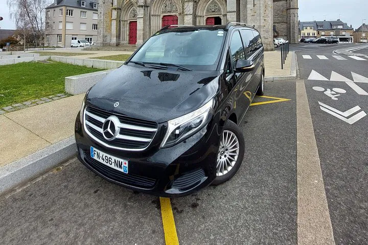 Stress-Free Versailles Transfer: Private Ride to Paris Airports/City!