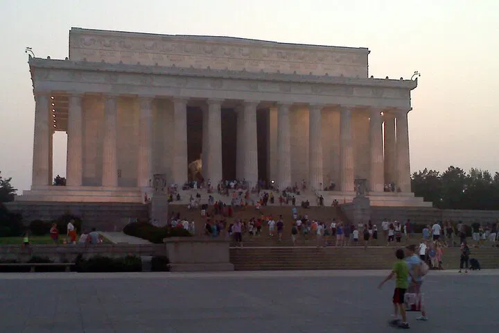 DC Semi-Private Tour: See Top Sites, Max 4 People!