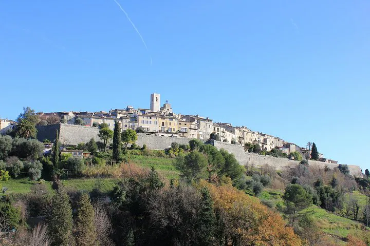 Unveiling Provence: A Sensory Journey Through Nature, Flowers & Perfume