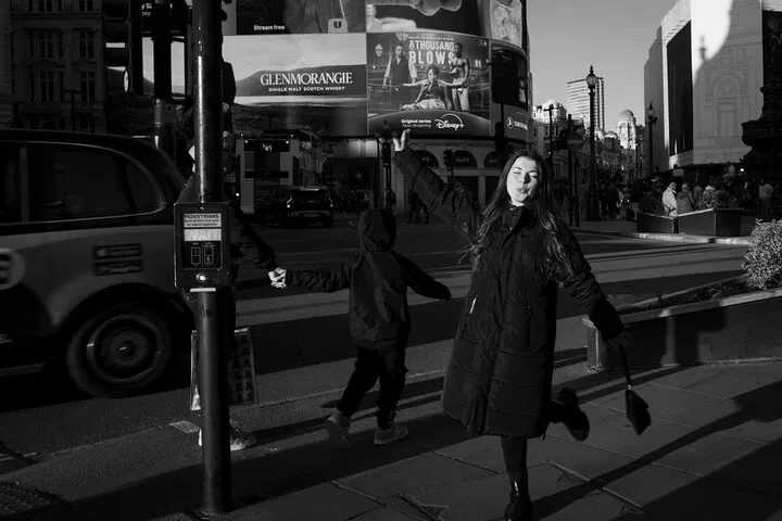 Soho Stroll: A Personalized Photo Walk & Emotional Discovery
