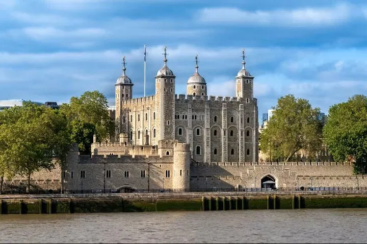 Tower of London Private Tour: Crown Jewels & History
