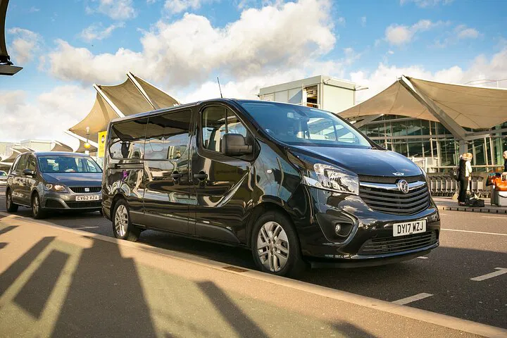 Stress-Free London Arrival: Private Heathrow Transfer