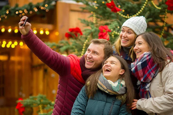 Unwrap Holiday Cheer: Philadelphia Scavenger Hunt Adventure!