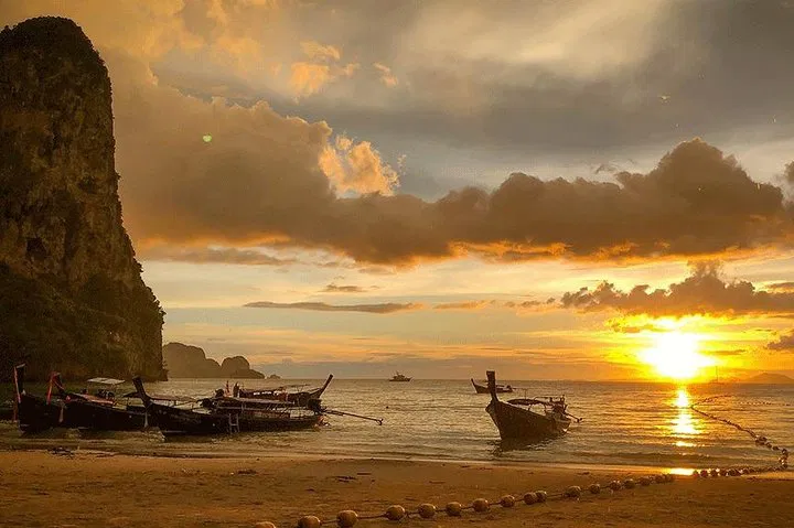 Krabi's Hong Islands: Sunset Snorkeling & Bioluminescent Magic on a Longtail Boat