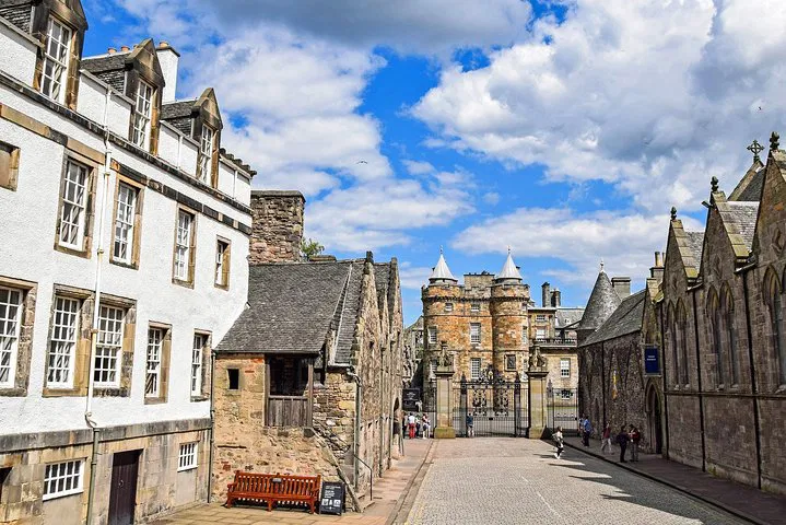 Roslin's Enigmatic Past: A Captivating Walking Tour