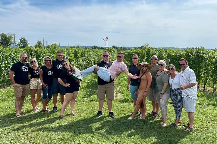 Niagara Wine Tour: Lunch, Tastings & 4 Wineries