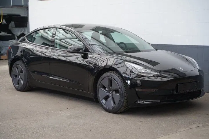 Effortless Paris Arrival: Private Airport Transfer