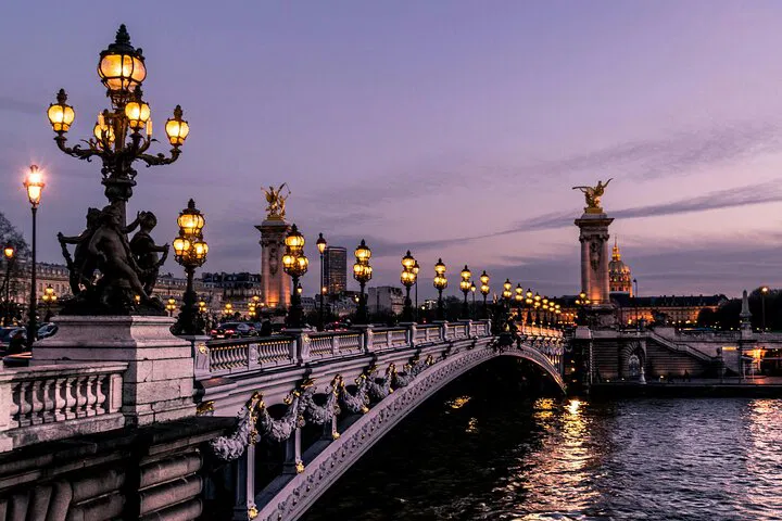Pont Alexandre III: Parisian Elegance Captured in Stunning Photoshoot