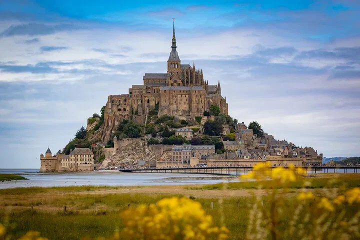 Omaha Beach D-Day Tour: Private Transfer & Champagne