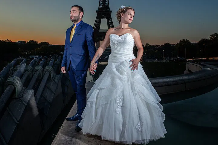 Eiffel Tower Photoshoot: Capture Your Parisian Dream with a Pro