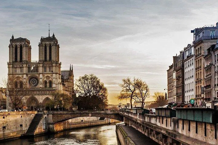 Paris & Louvre in a Day: An Intimate Guided Experience