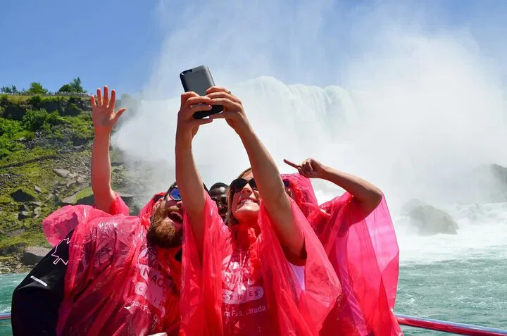 Niagara Falls Walking Tour: Boat Cruise & Eco-Adventure