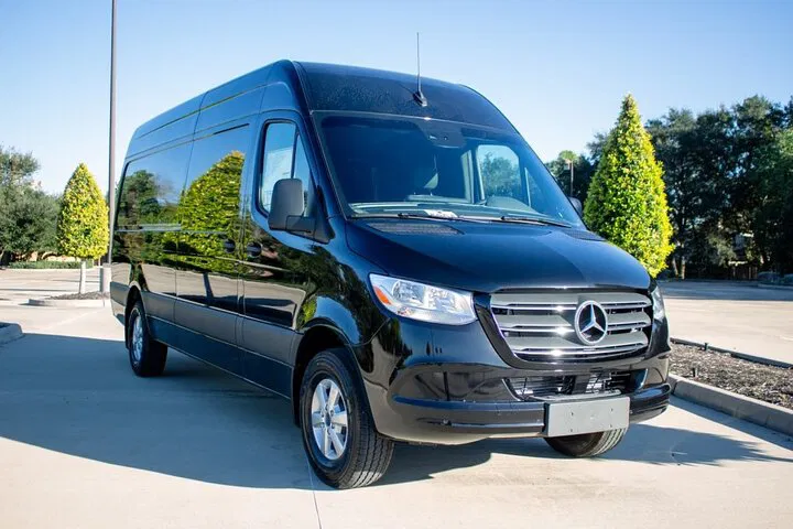 Effortless London Departure: Private Minibus from City to LHR