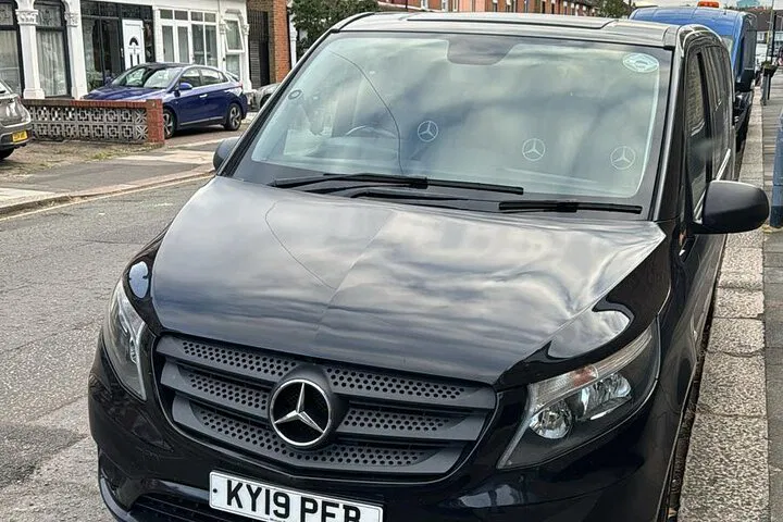Effortless Gatwick to Portsmouth Seaport Transfer: Arrive Relaxed & On Time!