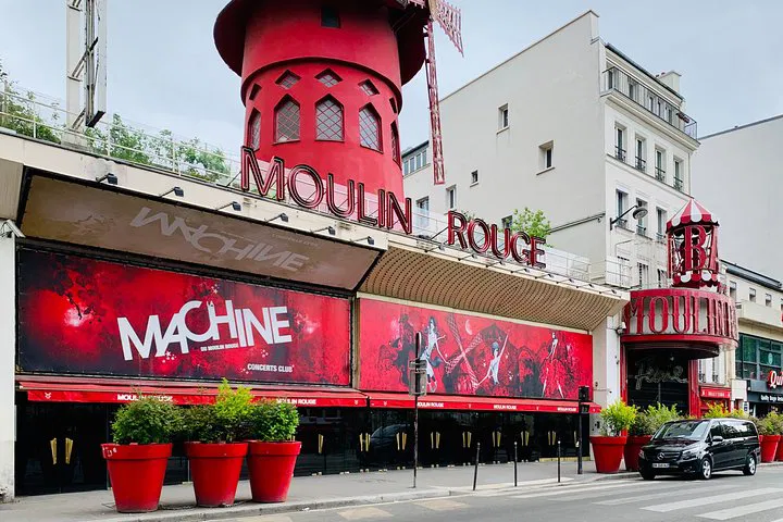 Moulin Rouge Private Transfer: Experience Paris in Style & Serenity