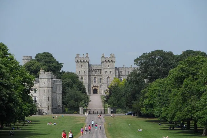 Uncover Royal History: Windsor, Stonehenge & Winchester Private Tour