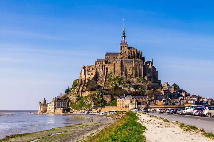 Effortless Mont-Saint-Michel Day Trip: Private Transfer from Paris