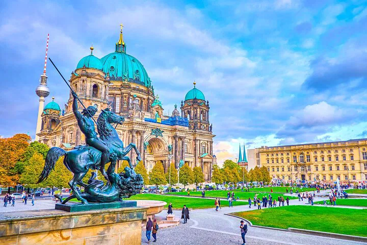 Berlin Full-Day Tour from Warnemünde/Rostock Cruise Port