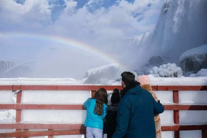 Niagara Falls Winter USA Tour: Witness Frozen Majesty in Small Groups