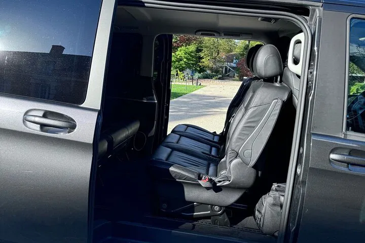 Paris ➡️ Disneyland Private Transfer: Stress-Free Ride!