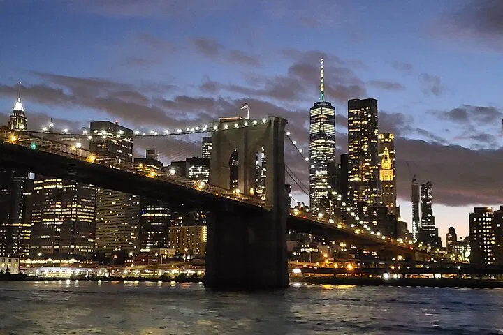 NYC Skyline Lights Happy Hour: Unforgettable Sunset Cruise