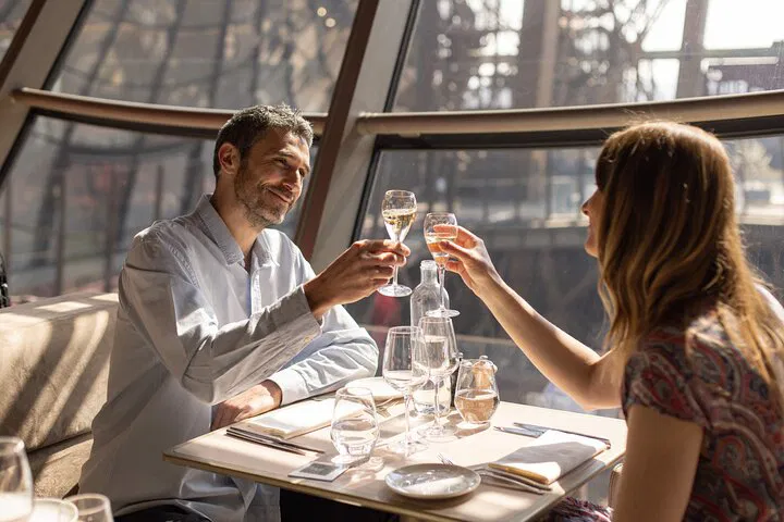 Eiffel Tower Lunch: Dine in Style at Madame Brasserie