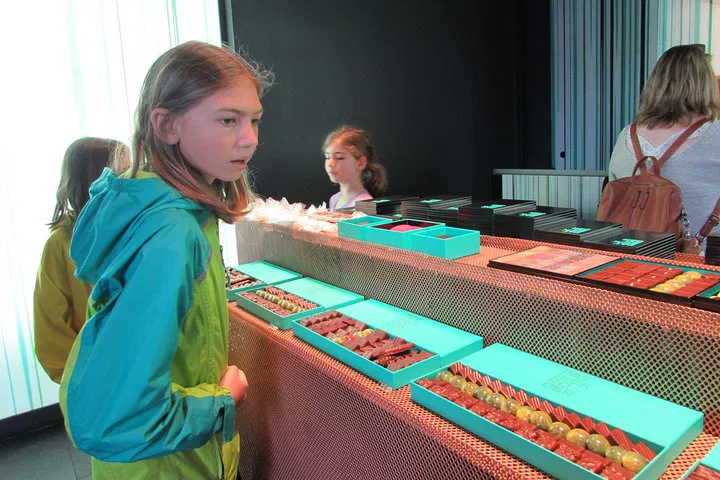 Parisian Sweet Tooth Adventure: A Chocolate Treasure Hunt for Families