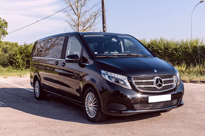 Stress-Free Paris-Reims Transfer: Your Private Chauffeur Awaits!