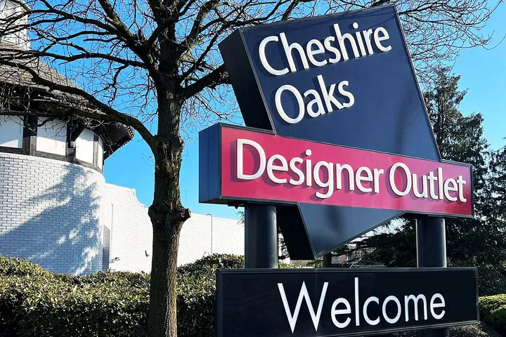 Luxury Shopping: Private Tour to Cheshire Oaks from Liverpool