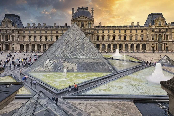 Paris Louvre & Hop-On Hop-Off Bus: 1, 2, or 3-Day Combo