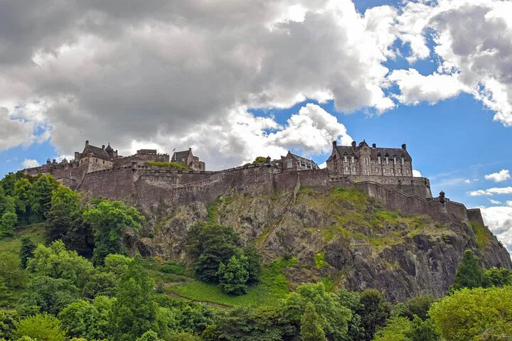 York to Edinburgh: Luxury Private Sightseeing Transfer Tour