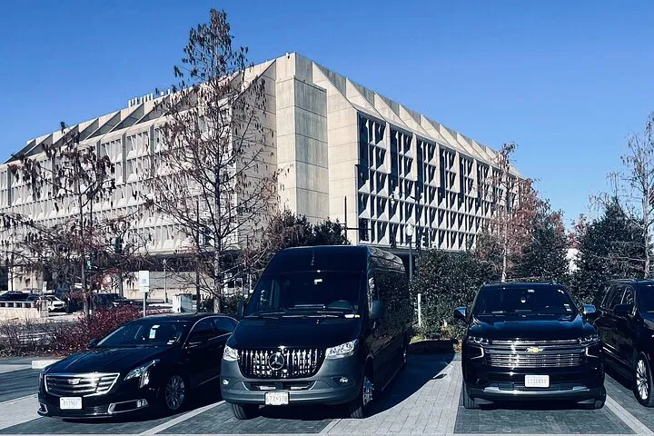 Luxury Airport & City Rides: Washington DC & Belize Private Transfers