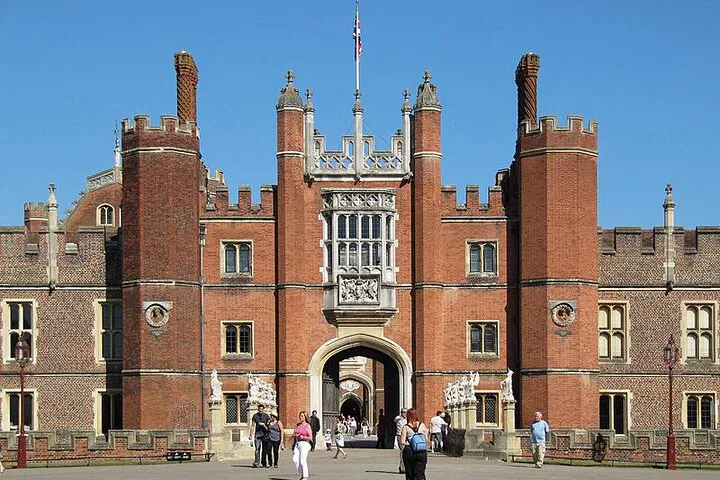 Hampton Court's Royal Secrets: A Half-Day Historical Journey