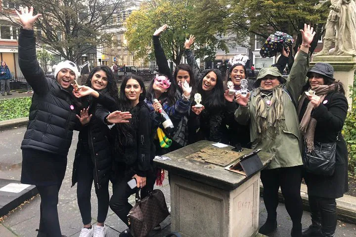 Unleash Your Inner Explorer: Custom Scavenger Hunts in London & Belize!