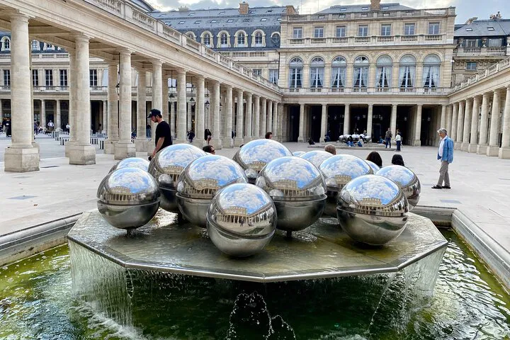Paris Iconic Landmarks: A Luxurious Private City Tour